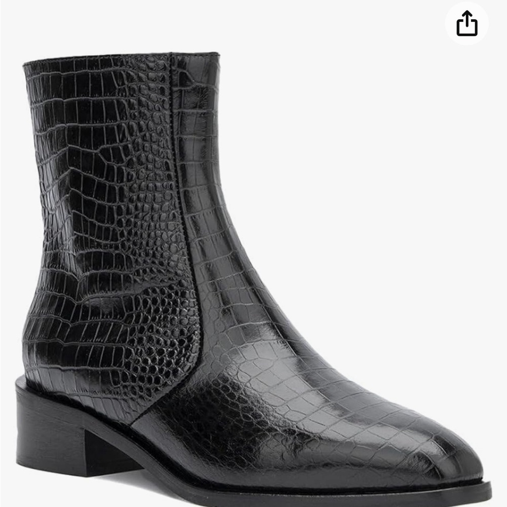 Brand new Aquatalia weatherproof of black leather embossed boots 8.5